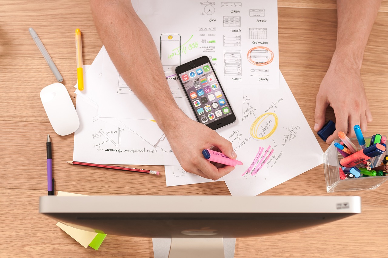  Brand Identity & UI/UX Design